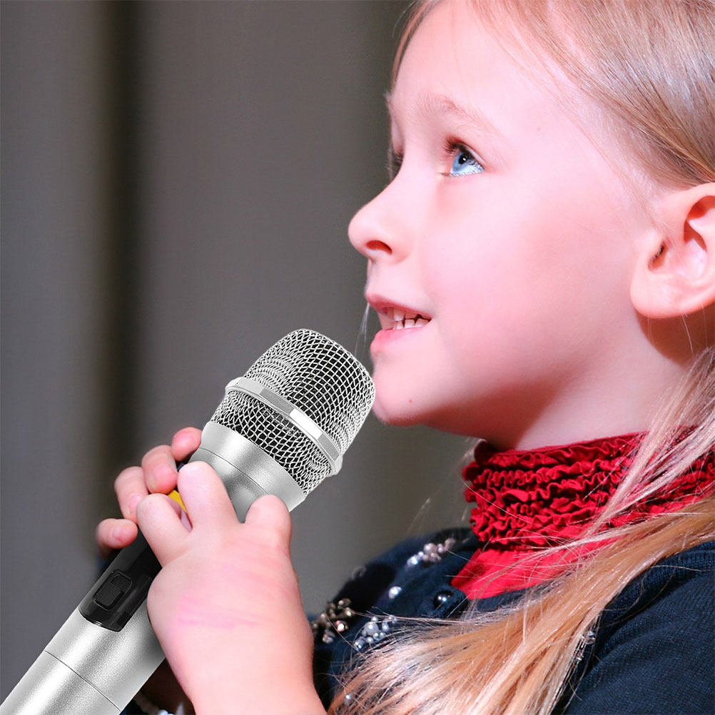 قطعتان من ميكروفونات الكاريوكي - مراجعة Kids Microphone Karaoke وسعره